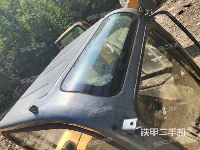 驾驶室顶部（整机外观）