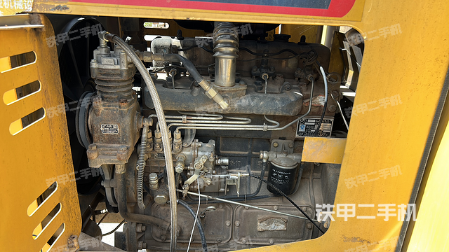 發(fā)動機右側(cè)（整機外觀及大件）