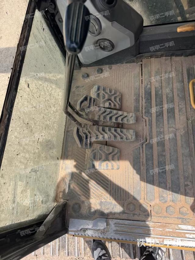 座椅右侧控制台/钥匙门/油门/含右手柄（驾驶室部分）