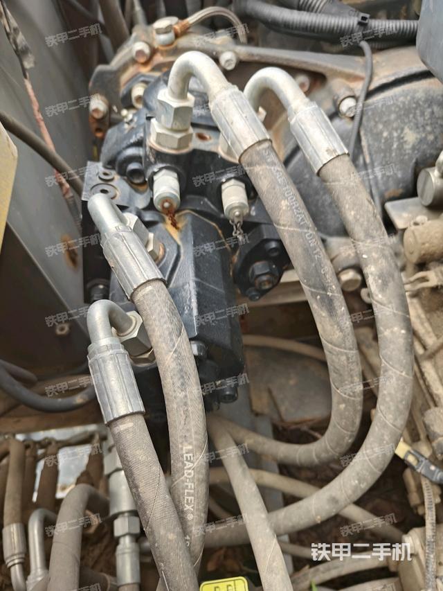 液壓泵艙室正面整體（整機(jī)外觀）