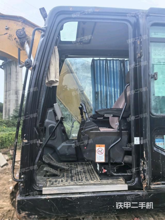 駕駛室整體（整機(jī)外觀）