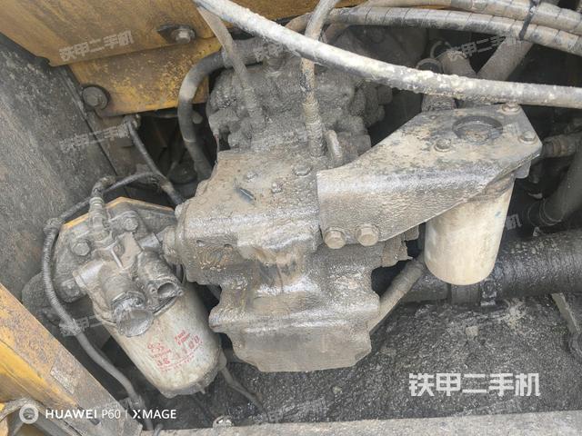 液压泵舱室正面整体（整机外观）