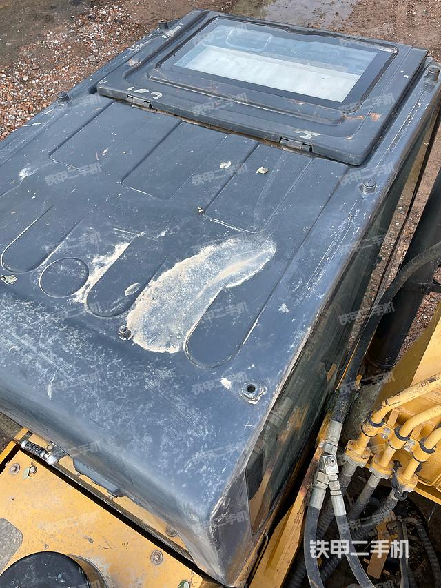 驾驶室顶部（整机外观）