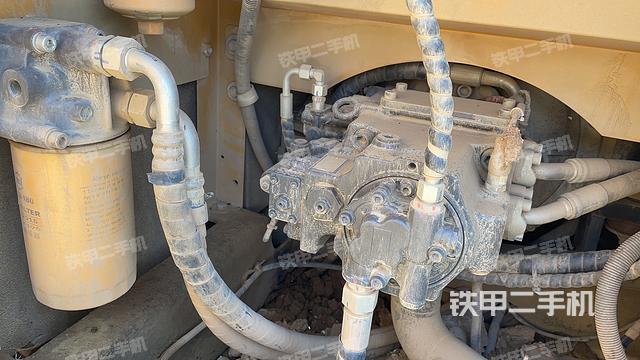 回转马达和主控阀（整机外观）