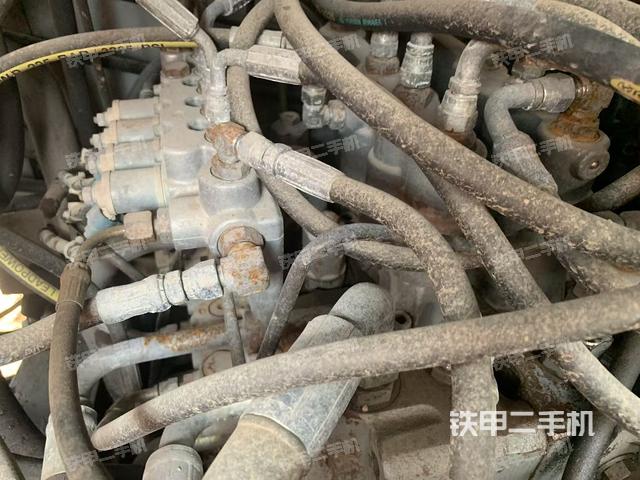 回转马达和主控阀（整机外观）