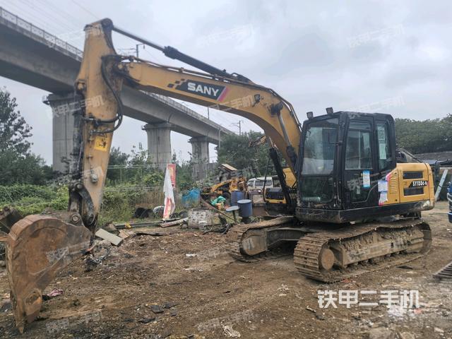 三一重工SY135C挖掘機(jī)