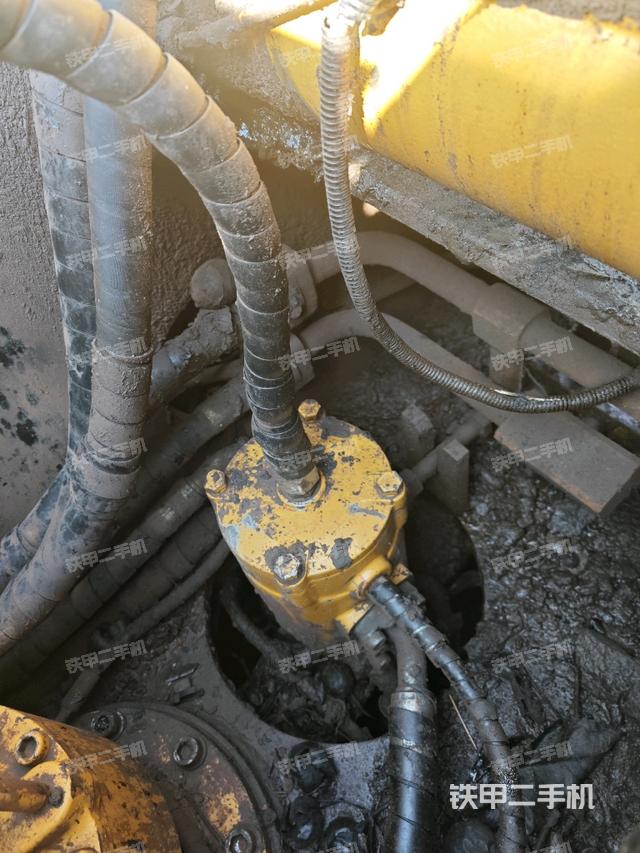 中央回转接头特写（上车部件）