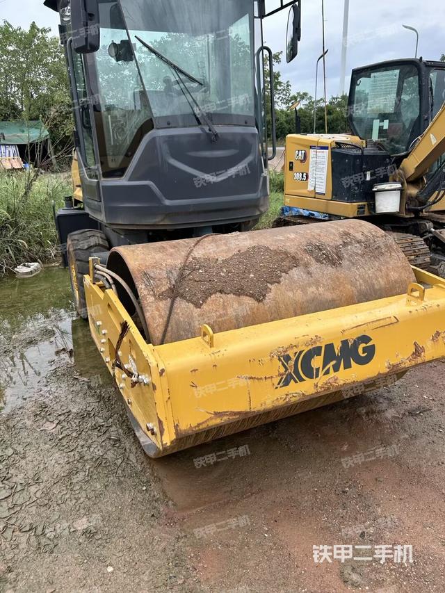 正前（壓路機整機外觀）