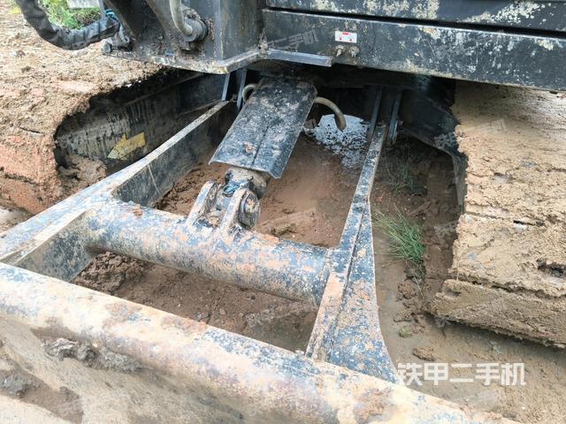 轉(zhuǎn)盤和下車架正前（工作和回轉(zhuǎn)裝置）