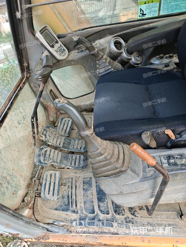 座椅右側(cè)控制臺(tái)/鑰匙門/油門/含右手柄（駕駛室部分）