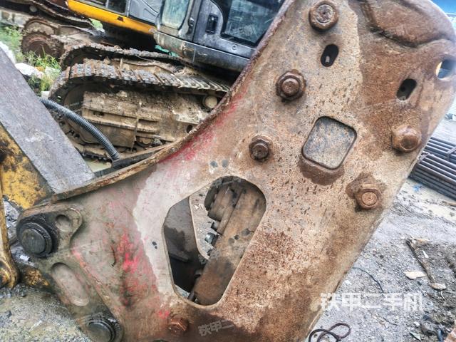 小臂整体左后（工作和回转装置）