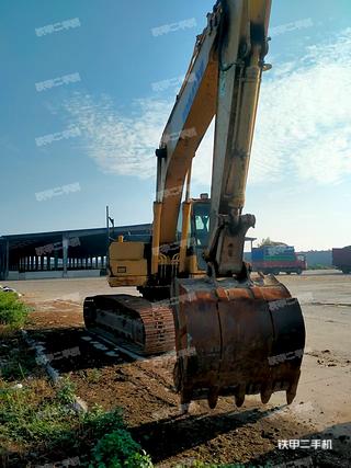 小松PC200-8M0挖掘机实拍图片