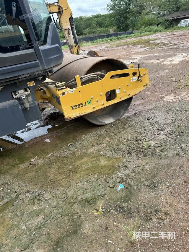 后輪右側全景（壓路機前后車架）