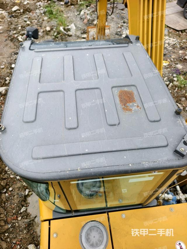 驾驶室顶部（整机外观）