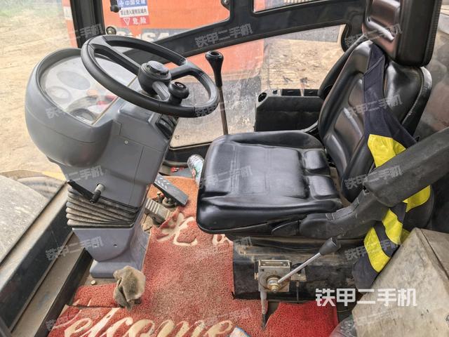 駕駛室外頂全景（壓路機駕駛室）