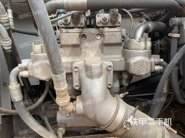 液压泵舱室正面整体（整机外观）