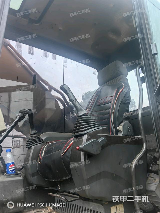 駕駛室整體（整機外觀）