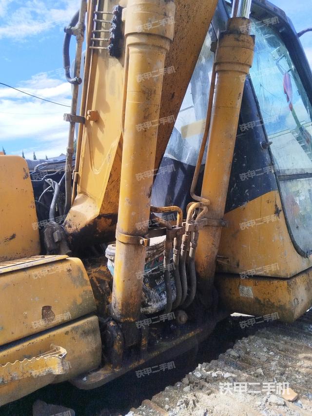 大臂油缸整體?豎拍（工作和回轉(zhuǎn)裝置）