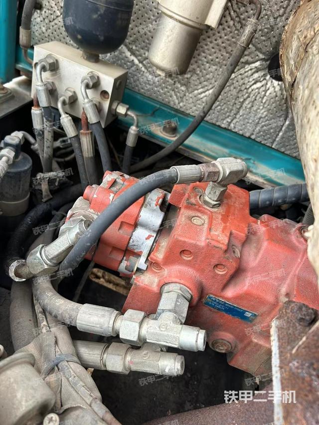 液壓泵艙室正面整體（整機(jī)外觀）