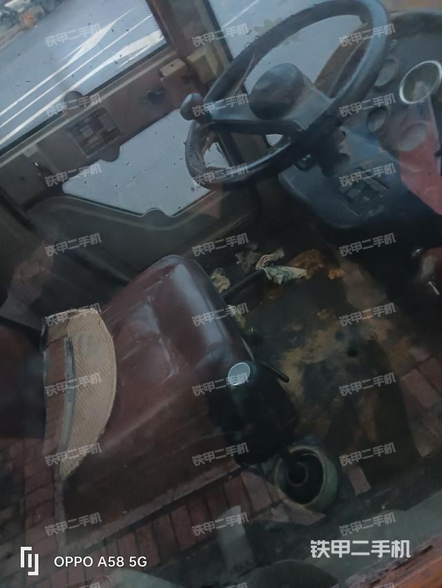 發(fā)動機(jī)左側(cè)（整機(jī)外觀及大件）