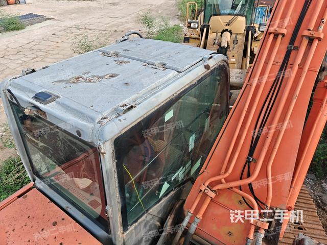 驾驶室顶部（整机外观）