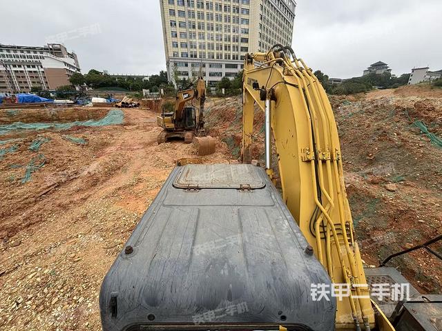 驾驶室顶部（整机外观）