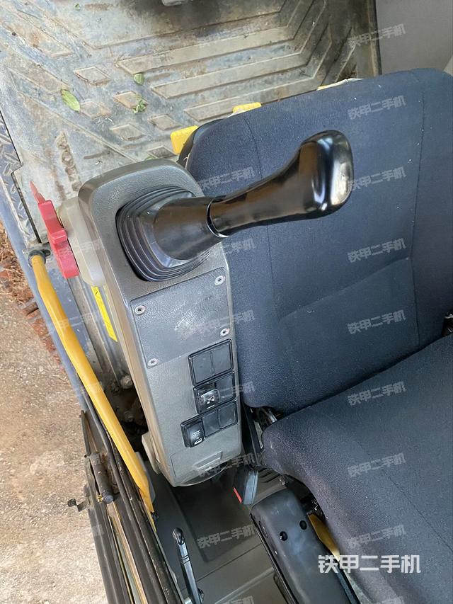 座椅左側(cè)控制臺(tái)/音響/含左手柄（駕駛室部分）