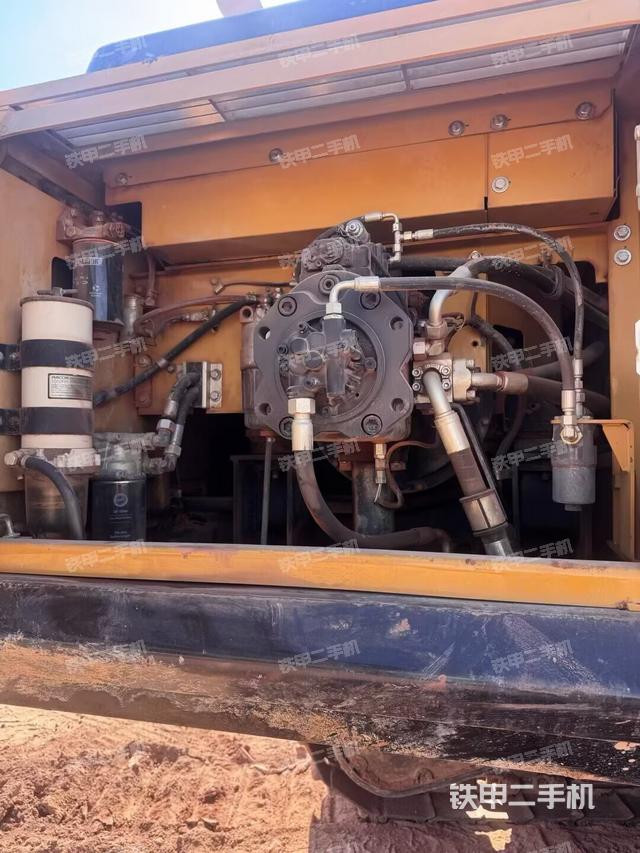 液壓泵斜45?左（大件艙室）