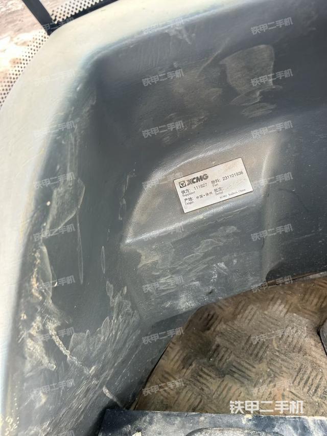 操作臺全景（壓路機駕駛室）