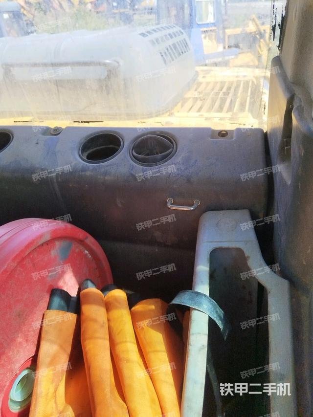 后窗玻璃角標（駕駛室部分）