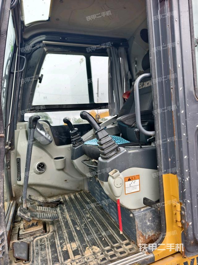 驾驶室整体（整机外观）