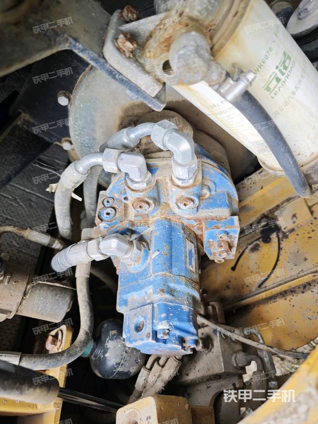 液壓泵艙室正面整體（整機(jī)外觀）