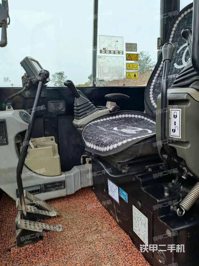 駕駛室頂部（整機(jī)外觀）