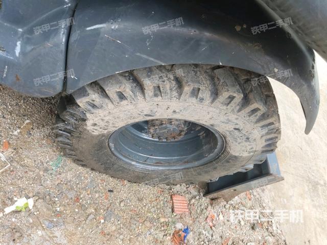 右驅動輪（行走機構）