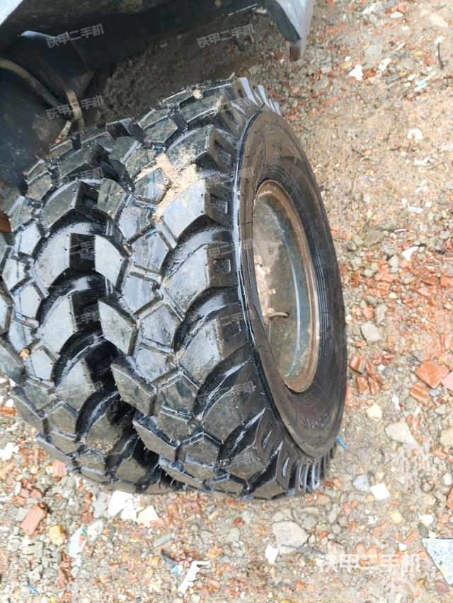 右驅(qū)動(dòng)輪（行走機(jī)構(gòu)）