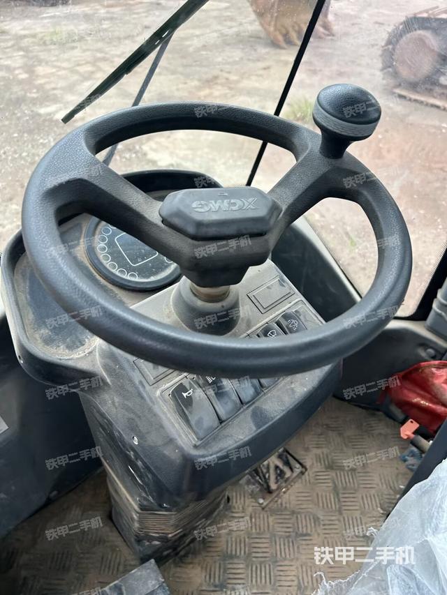 駕駛室側向上照全景（壓路機駕駛室）