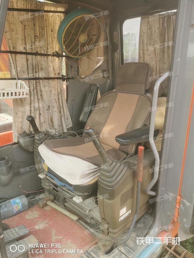 回转马达和主控阀（整机外观）