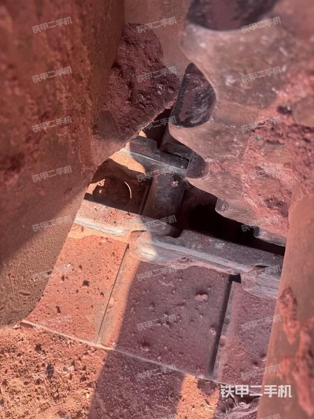 右側(cè)行走馬達(dá)蓋板（行走機(jī)構(gòu)）