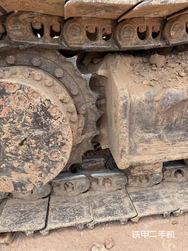 右驅(qū)動輪（行走機(jī)構(gòu)）