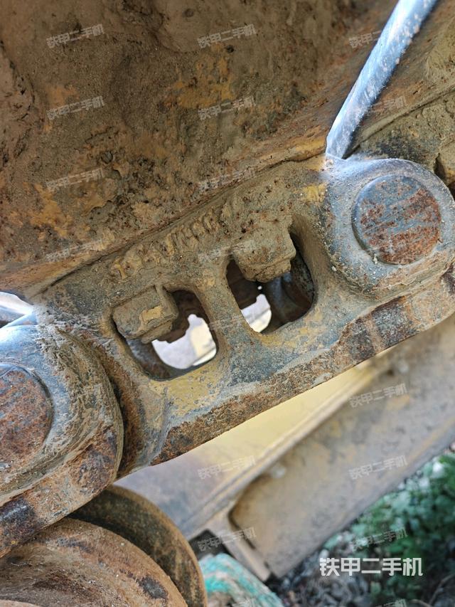松土器全景（推土机底盘及工作装置）
