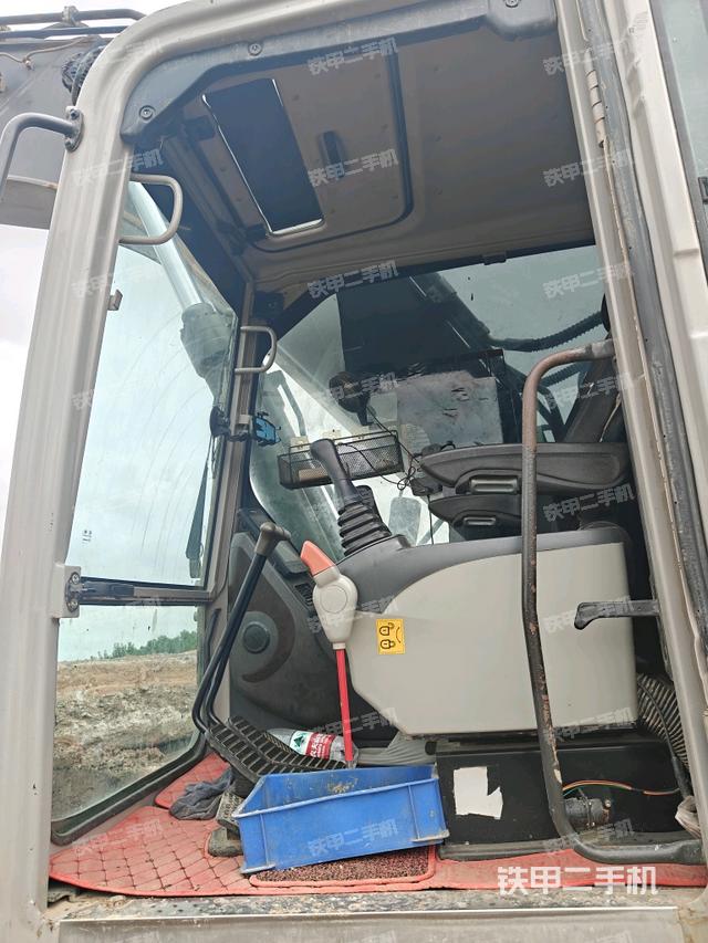 座椅后部（驾驶室部分）