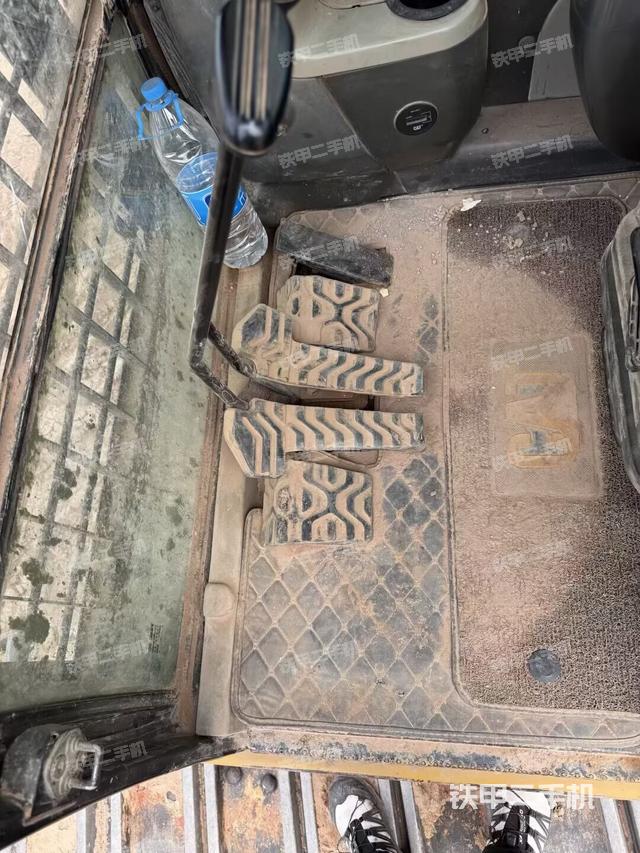 座椅左側(cè)控制臺/音響/含左手柄（駕駛室部分）