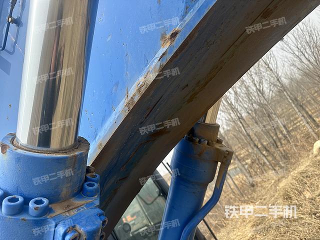 駕駛室頂部（整機外觀）