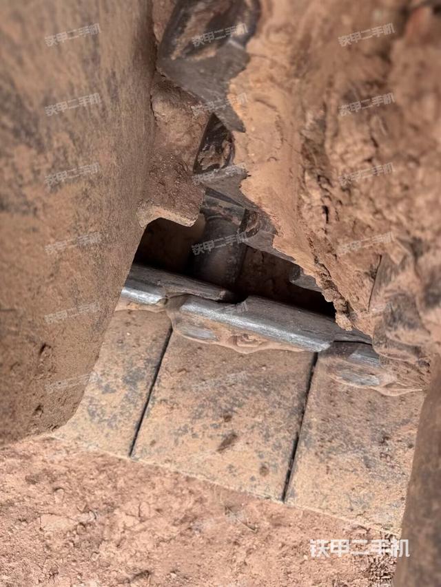 左驅(qū)動輪（行走機(jī)構(gòu)）