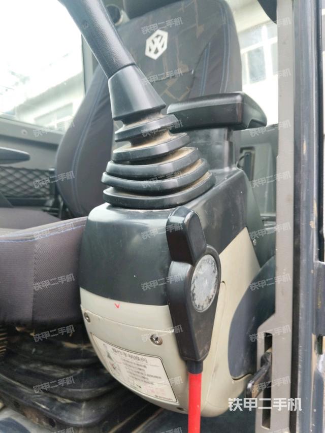 座椅左側(cè)控制臺(tái)/音響/含左手柄（駕駛室部分）