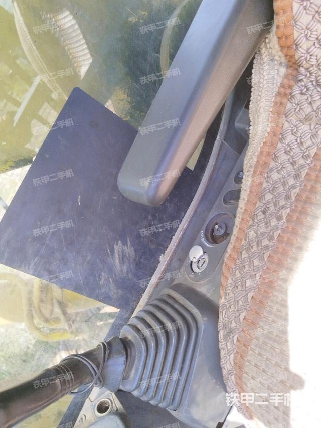 座椅右側(cè)控制臺/鑰匙門/油門/含右手柄（駕駛室部分）