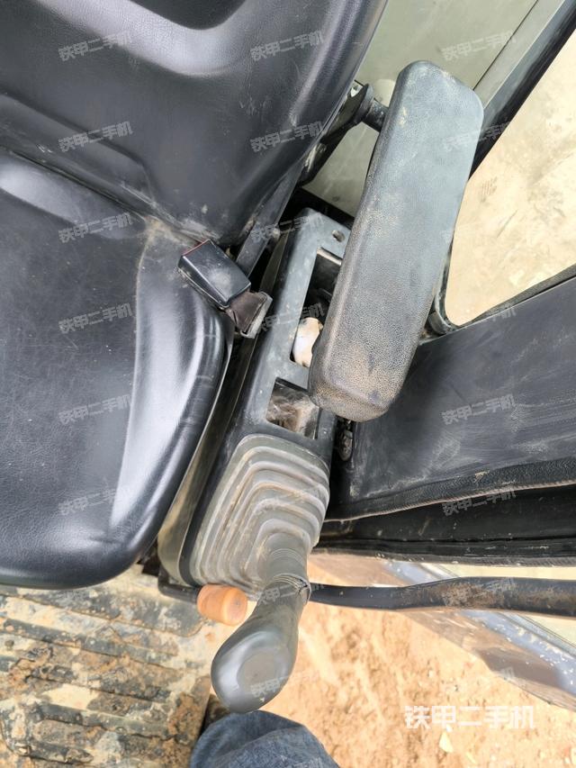 座椅左側(cè)控制臺(tái)/音響/含左手柄（駕駛室部分）