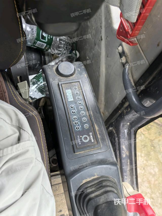 座椅右側(cè)控制臺(tái)/鑰匙門/油門/含右手柄（駕駛室部分）