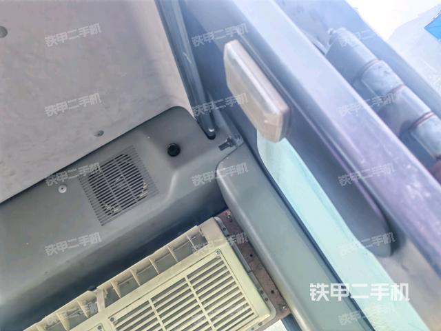 左后方玻璃角標(biāo)（駕駛室部分）