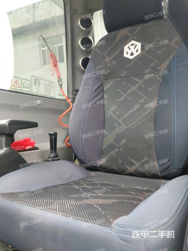 后窗玻璃角標（駕駛室部分）